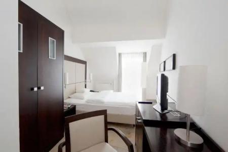 Burns Art Apartments - 22