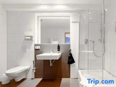 Garner Dusseldorf - Main Station by IHG - 66