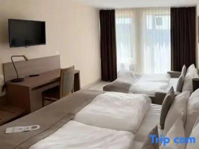 Garner Dusseldorf - Main Station by IHG - 59