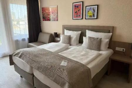 Garner Dusseldorf - Main Station by IHG - 49