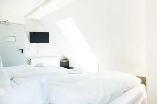 Hostel & - 39