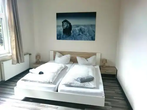 Hostel & - 8