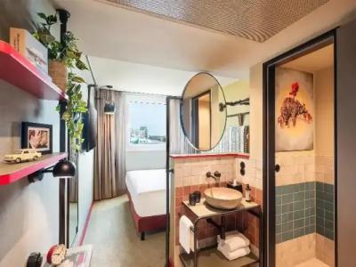 Me and All Berlin East Side, by Hyatt - 36