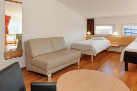 Me and All Berlin East Side, by Hyatt - 32