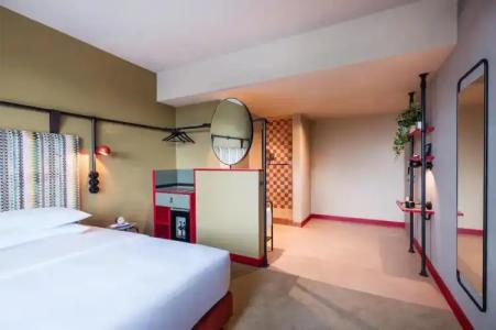 Me and All Berlin East Side, by Hyatt - 49