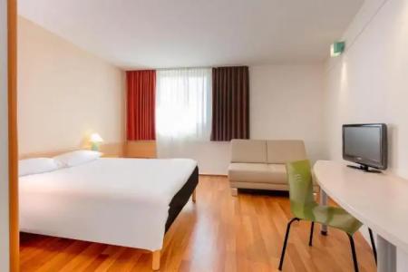 Me and All Berlin East Side, by Hyatt - 31