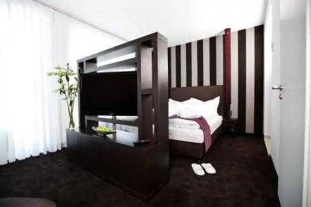 Goodman's Living - 36