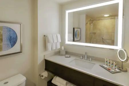 Hilton Hawaiian Village Waikiki Beach Resort - 18