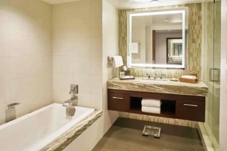 Hilton Hawaiian Village Waikiki Beach Resort - 16