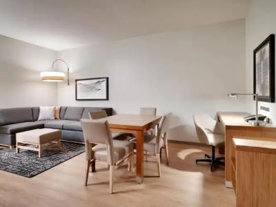 Hyatt Place at Anaheim Resort / Convention Center - 34