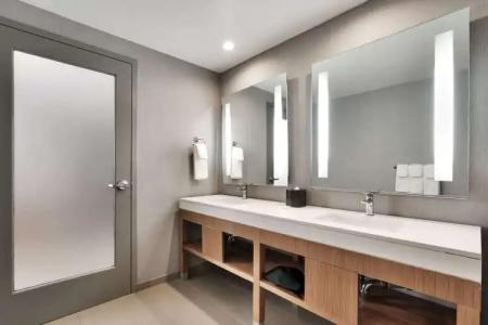 Hyatt Place at Anaheim Resort / Convention Center - 10