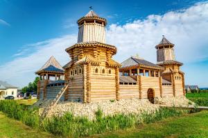 Park-otel Tsarskaya usadba, Ostrov