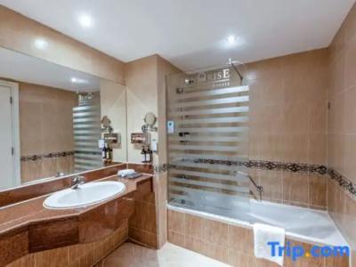 Sunrise Garden Beach Resort - 106