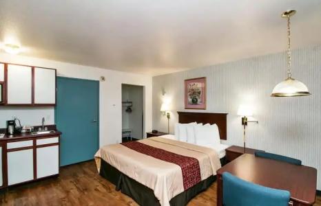 Red Roof Inn Las Vegas - 25