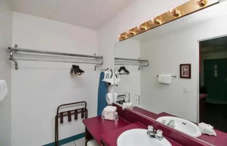 Red Roof Inn Las Vegas - 27