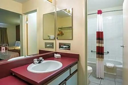 Red Roof Inn Las Vegas - 33