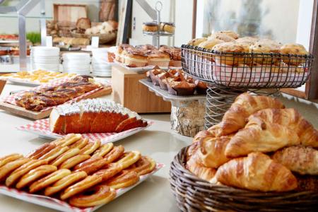 The Beverly Hilton - 12