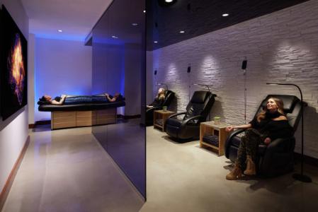 The Beverly Hilton - 30