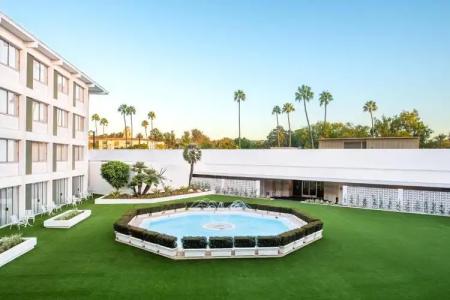 The Beverly Hilton - 60