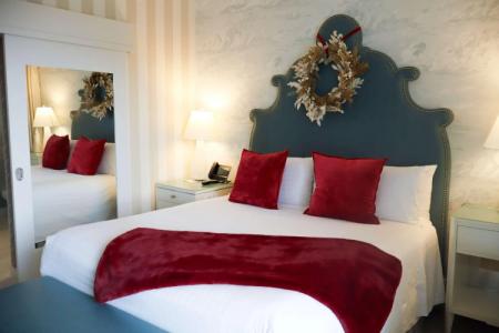 The Beverly Hilton - 48