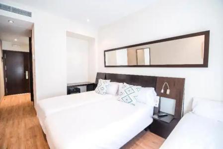 Petit Palace Plaza de la Reina - 35