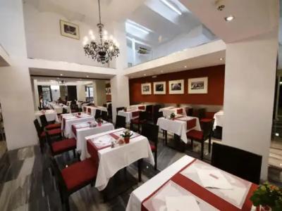 Petit Palace Plaza de la Reina - 16