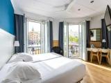 Deluxe Double room with square view