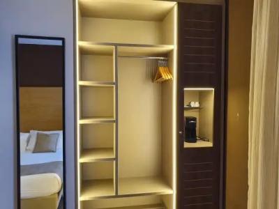 Windsor Tossa – Adults Only +16 - 1