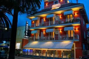 Hotel Lo Squalo, Grottammare