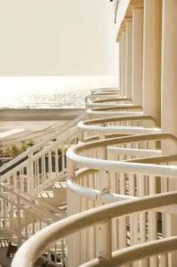 Coliseum Ocean Resort - 11