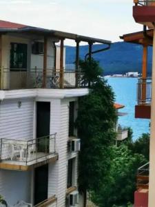 Jelezchevi Guest Rooms - 35