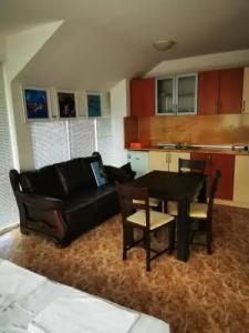 Jelezchevi Guest Rooms - 55