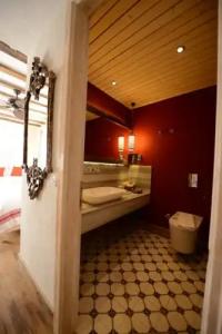 Unique-Boutique Class - Adults Only - 52