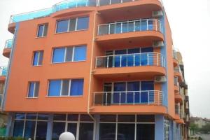 Hotels with pool on first line