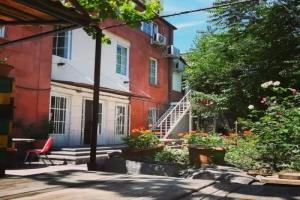 Jr's House, Yerevan