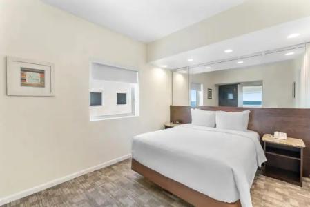 Crystal Beach Suites Miami Oceanfront - 5