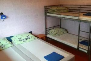 Oitme Hostel, Leisi