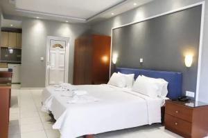 Royal Hotel and Suites, Polykhrono