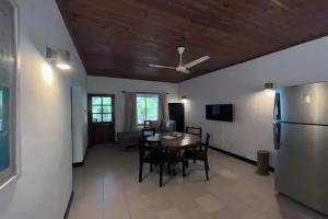 Castaway Lodge, Anse Royale