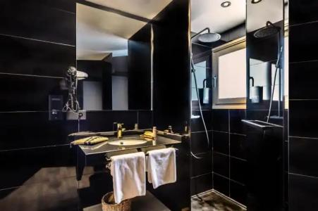 Vibra District - Adults Only - 9