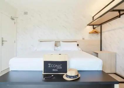 Invisa Es Pla - Adults Only - 50