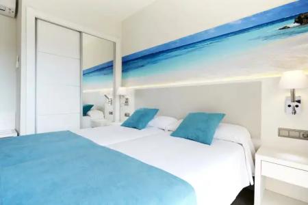 Invisa Es Pla - Adults Only - 6