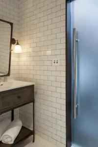 Moxy Santa Barbara - 63