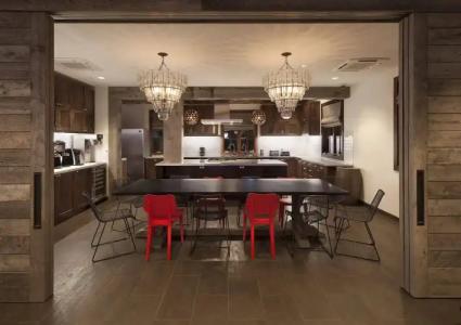 Moxy Santa Barbara - 16