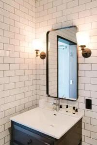 Moxy Santa Barbara - 6