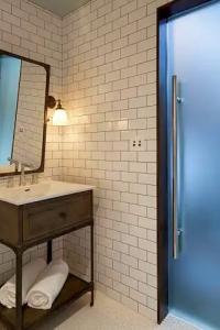 Moxy Santa Barbara - 45