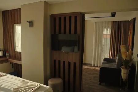 Monalisas Kusadasi - 70