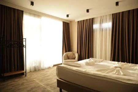 Monalisas Kusadasi - 77