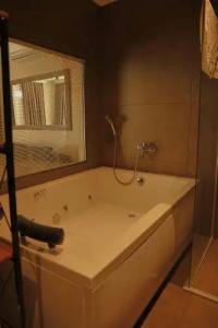 Monalisas Kusadasi - 76