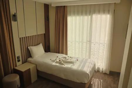 Monalisas Kusadasi - 69